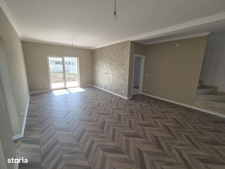 Casă cu 4 camere cu Teren 350 Mp în Central