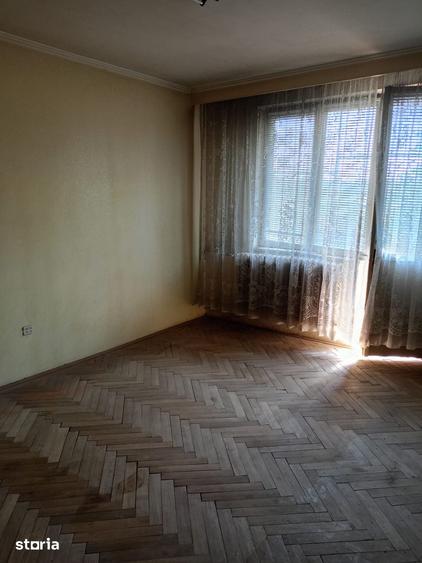 Apartament cu 3 camere decomandat în Calea București