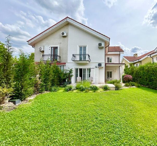 Duplex cu 4 camere cu Canalizare în Iancu Nicolae