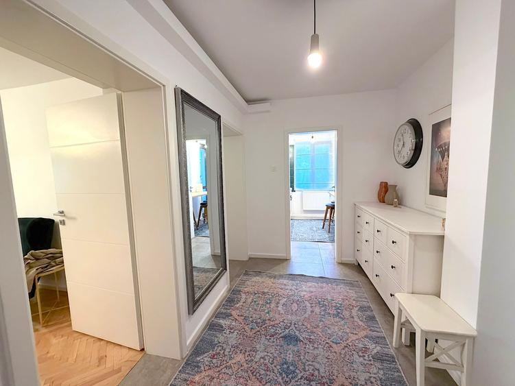Apartament cu 4 camere decomandat în Titan