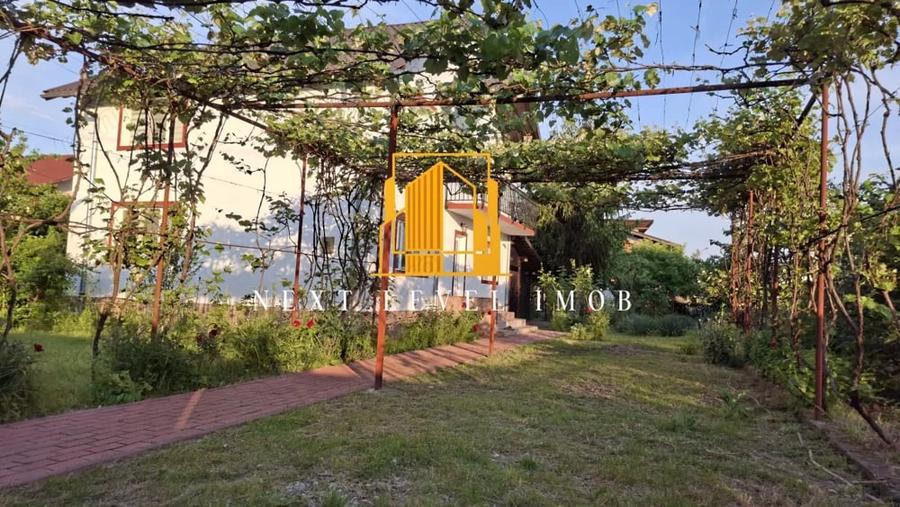 Casă cu 4 camere cu Teren 1000 Mp în Central