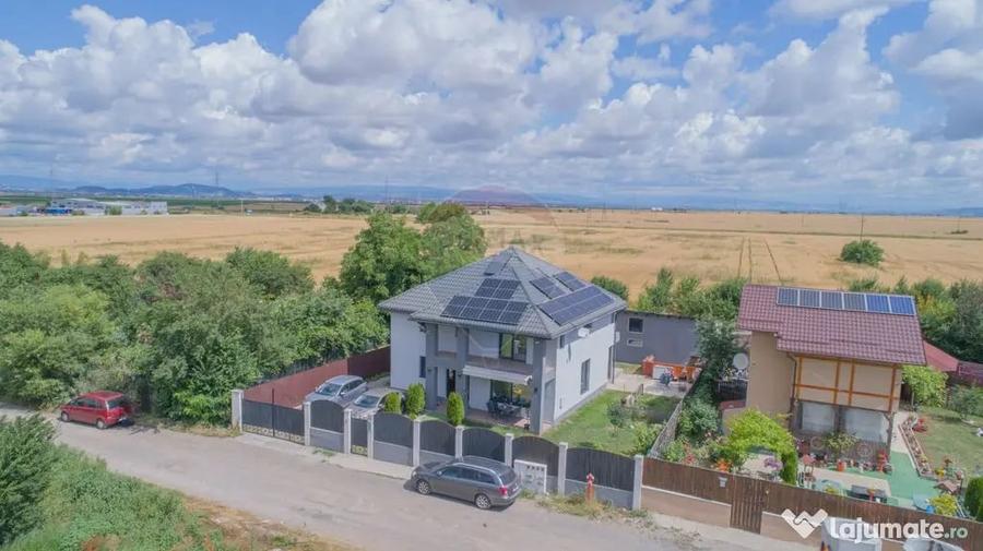 Casă cu 4 camere cu Teren 605 Mp în Central