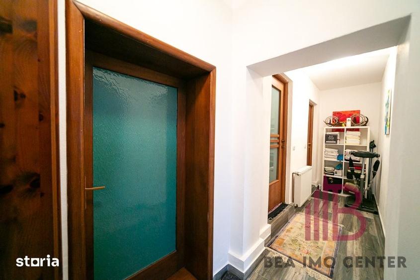 Casă cu 5 camere cu Teren 1128 Mp în Zimandu Nou