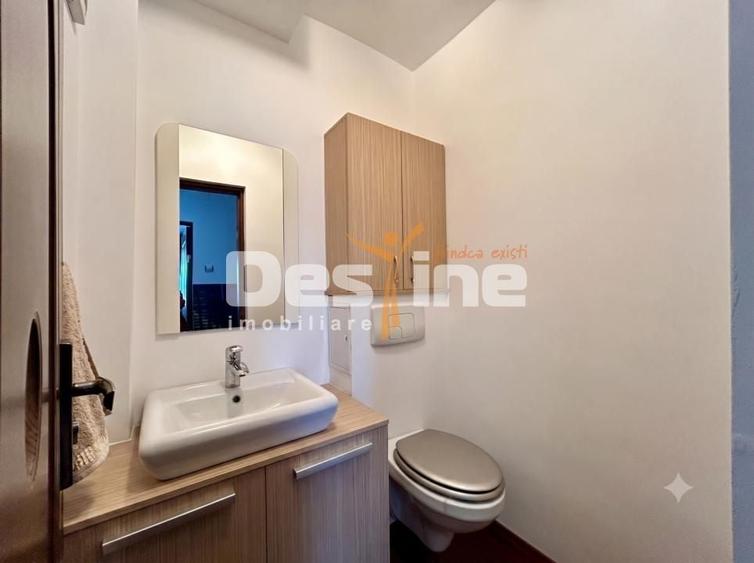 Apartament cu 3 camere decomandat, mobilat în Malu Roșu