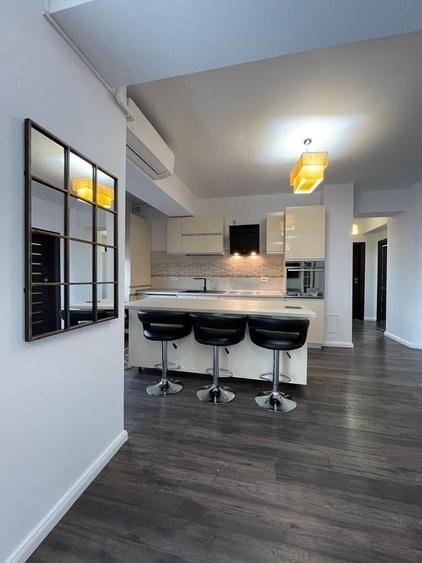 Apartament cu 3 camere decomandat în Faleza Nord