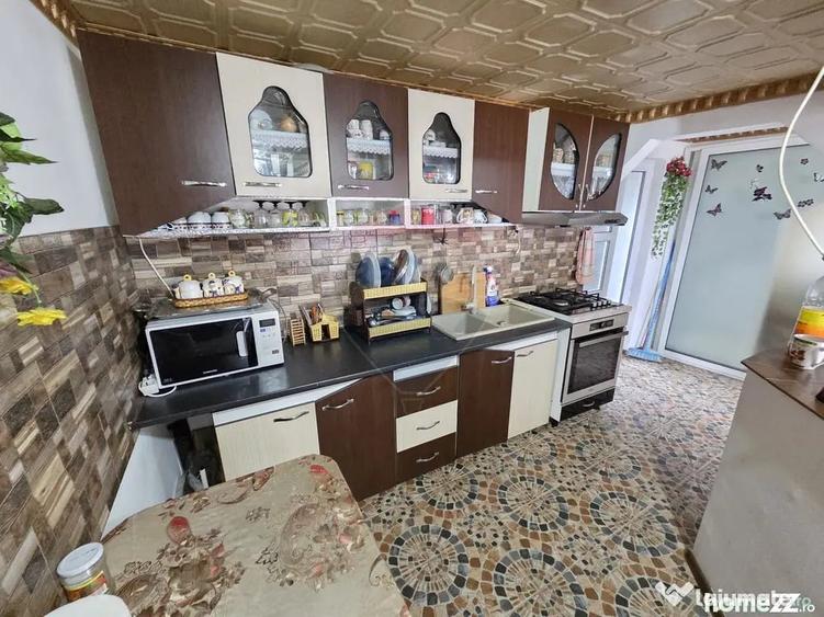 Casă cu 3 camere cu Teren 1000 Mp în Bătinești