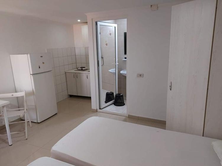 Apartament cu 20 camere semidecomandat în Universitate