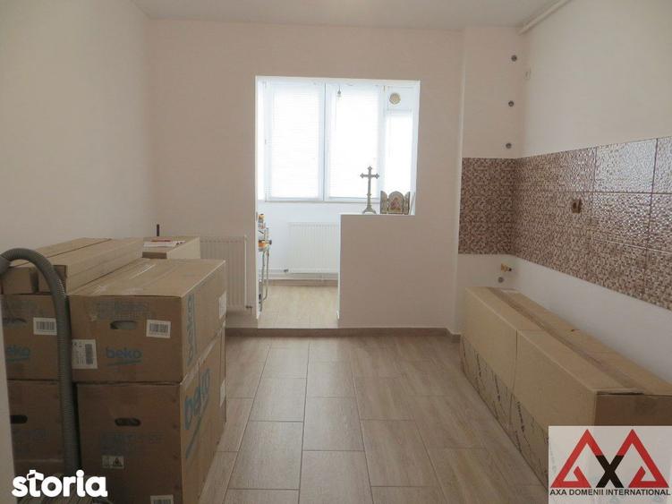 Apartament cu 4 camere semidecomandat în Berceni