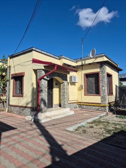 Casă cu 5 camere cu Teren 1000 Mp în Rudului