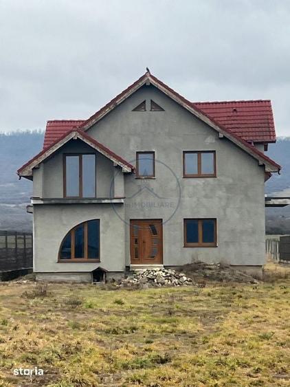 Casă cu 5 camere cu Teren 2900 Mp în Șieu