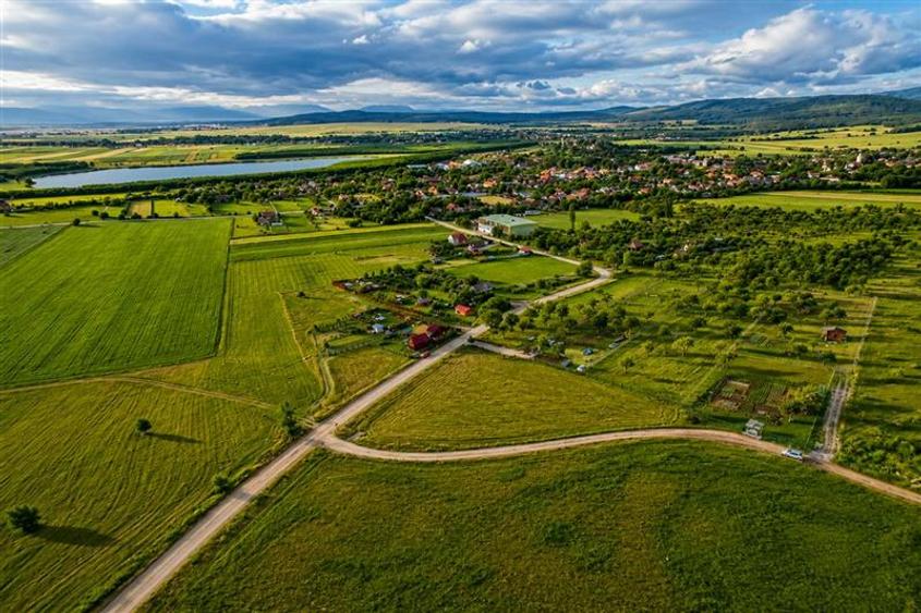 Teren Construcții extravilan de 3800 mp, în Exterior Est