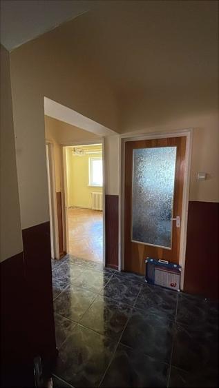 Apartament cu 4 camere decomandat în Cetate