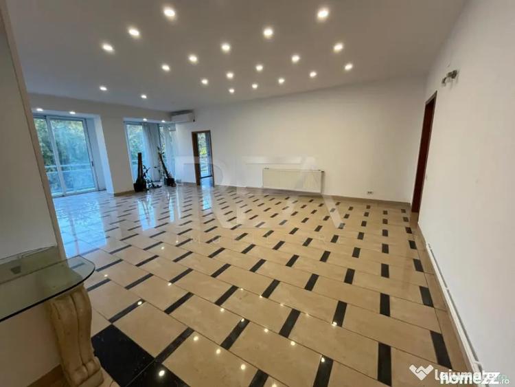 Apartament cu 5 camere decomandat în Primăverii