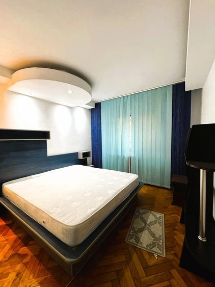 Apartament cu 3 camere decomandat în Podul de Fier