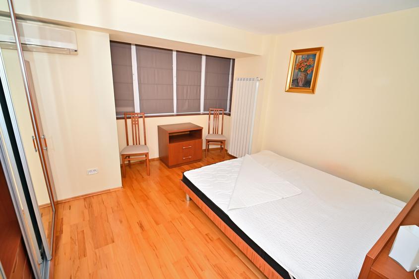 Apartament cu 4 camere semidecomandat în Aviației