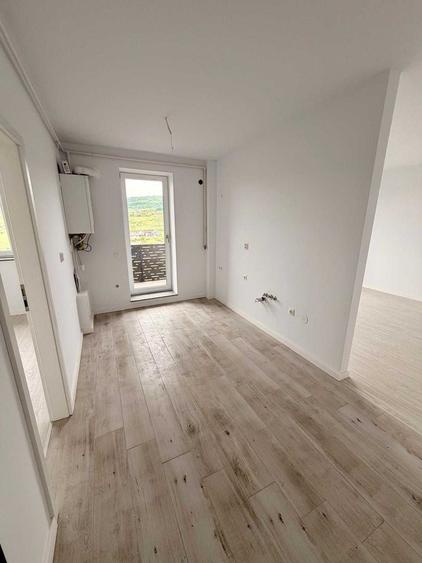Apartament cu 3 camere semidecomandat în Exterior Vest