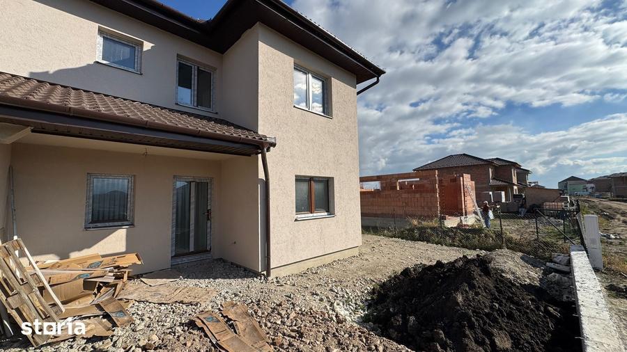 Casă cu 5 camere cu Teren 300 Mp în Șura Mică