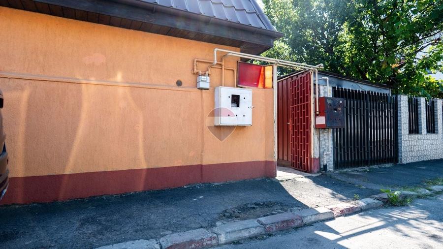 Casă de vânzare – 181 mp, 3 apartamente, 9 camere – București - 32