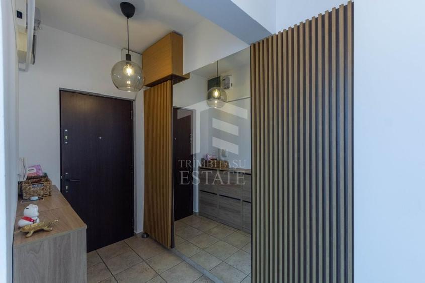 Apartament cu 4 camere semidecomandat în Arcul de Triumf