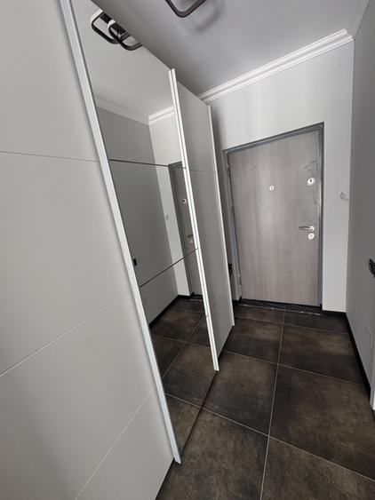 Apartament cu 3 camere semidecomandat, mobilat în Florești