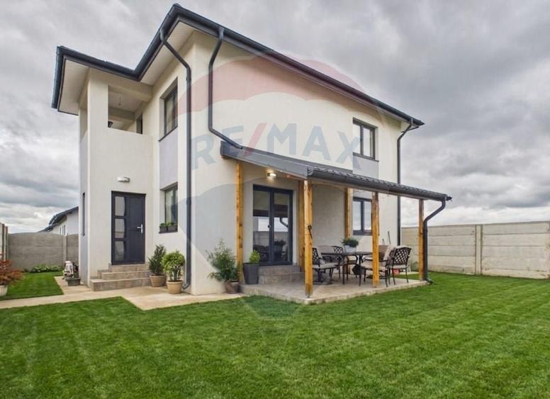 Casă individuală cu 4 camere cu Teren 250 Mp în Clinceni
