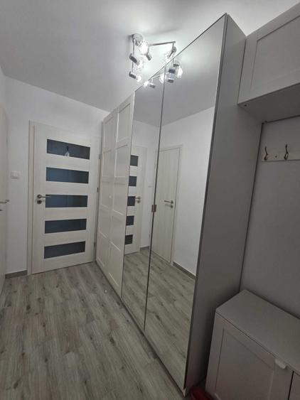Apartament cu 3 camere semidecomandat în Titan