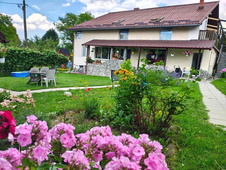 Casă cu 4 camere cu Teren 600 Mp în Predeluț