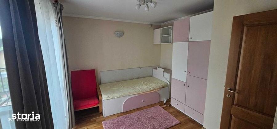Casă cu 4 camere cu Teren 225 Mp în Bărcănești