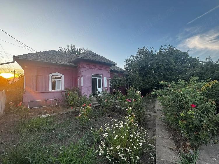 Casă cu 3 camere cu Teren 2500 Mp în Afumați