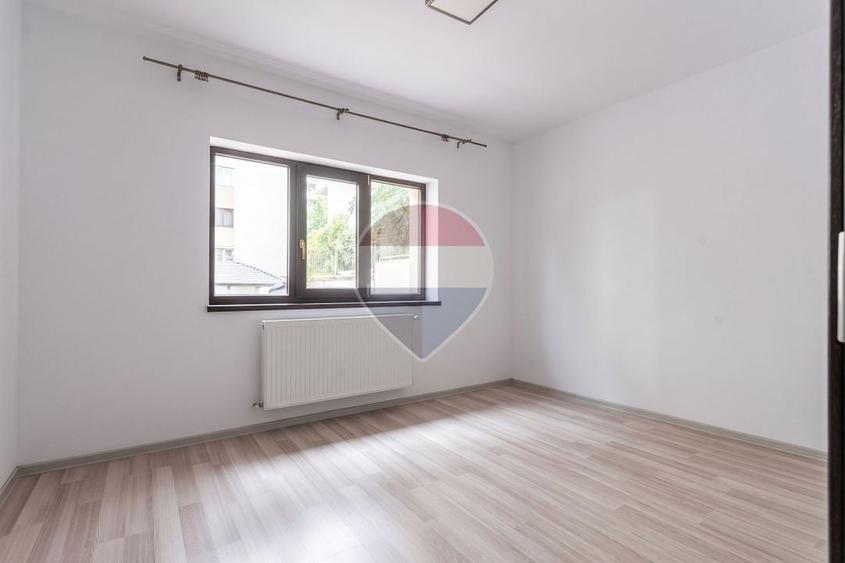 Apartament cu 3 camere semidecomandat în Valea Lupului