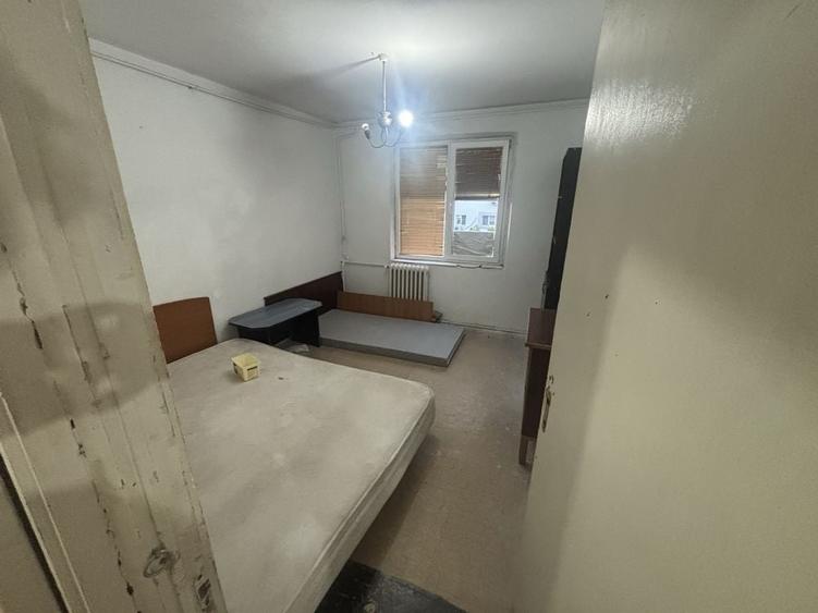 Apartament cu 4 camere decomandat în Rahova
