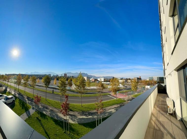 Apartament cu 2 camere decomandat, mobilat în Tractorul