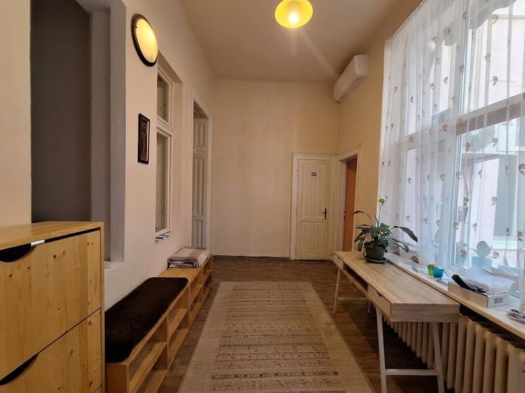 Apartament cu 4 camere circular, mobilat în P-ța Maria