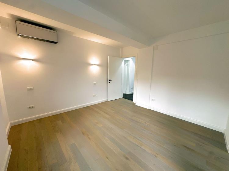 Apartament cu 3 camere decomandat în Polonă
