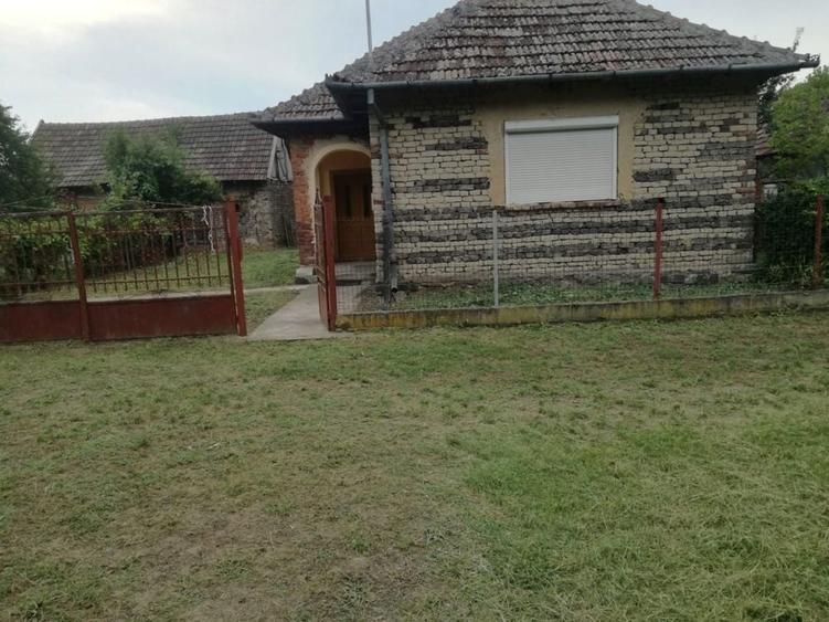 Casă cu 3 camere cu Teren 5000 Mp în Horea
