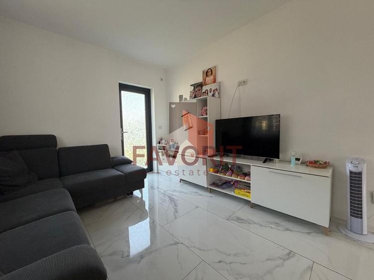 Duplex cu 3 camere cu Canalizare în Sânmihaiu Român