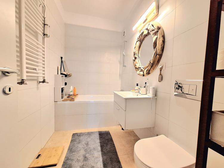 Apartament cu 3 camere decomandat în Băneasa