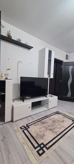 Apartament cu 3 camere decomandat, mobilat în Piața Centrală