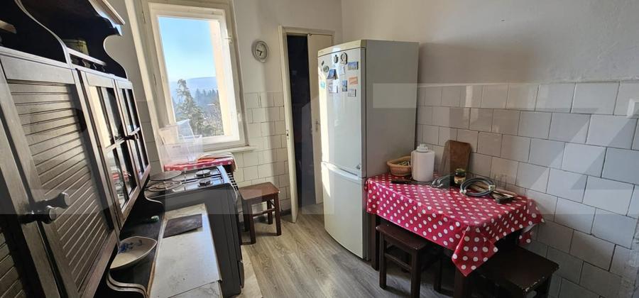 Apartament cu 4 camere semidecomandat în Simeria