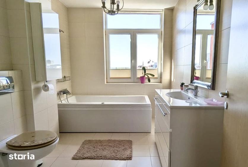 Apartament cu 3 camere decomandat în Est