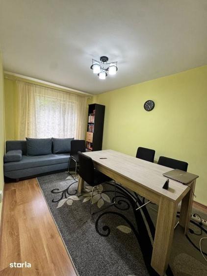 Apartament cu 3 camere semidecomandat în Săsar
