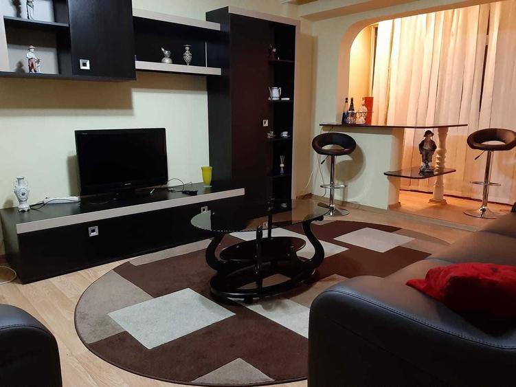 Apartament cu 3 camere decomandat în Ultracentral
