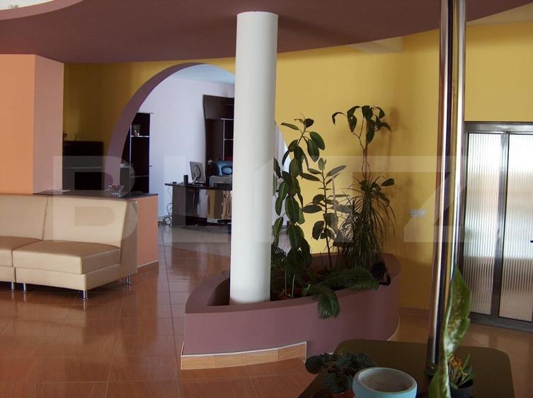 Casă individuală cu 8 camere cu Piscina în Micro 1