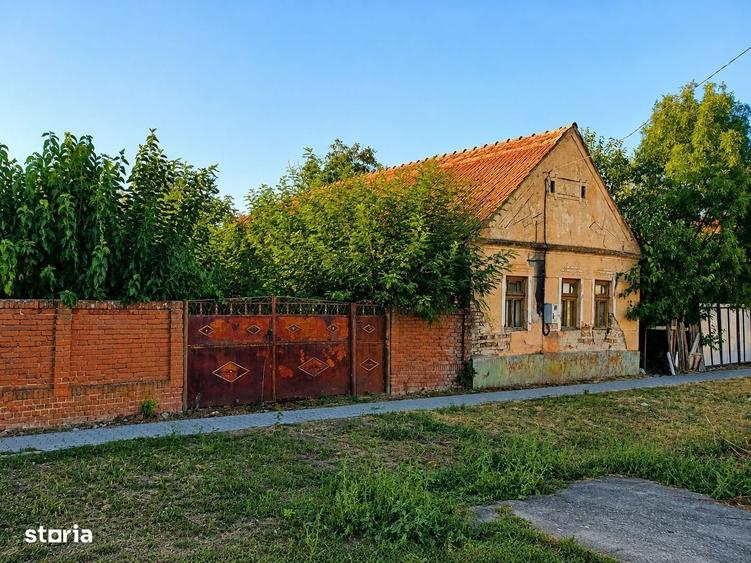 Casă cu 3 camere cu Canalizare în Breștea