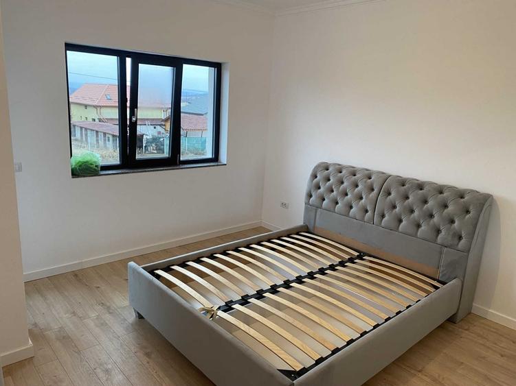 Casă cu 4 camere în Exterior Vest