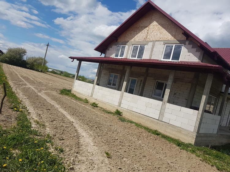 Casă cu 3 camere în Mitocu Dragomirnei