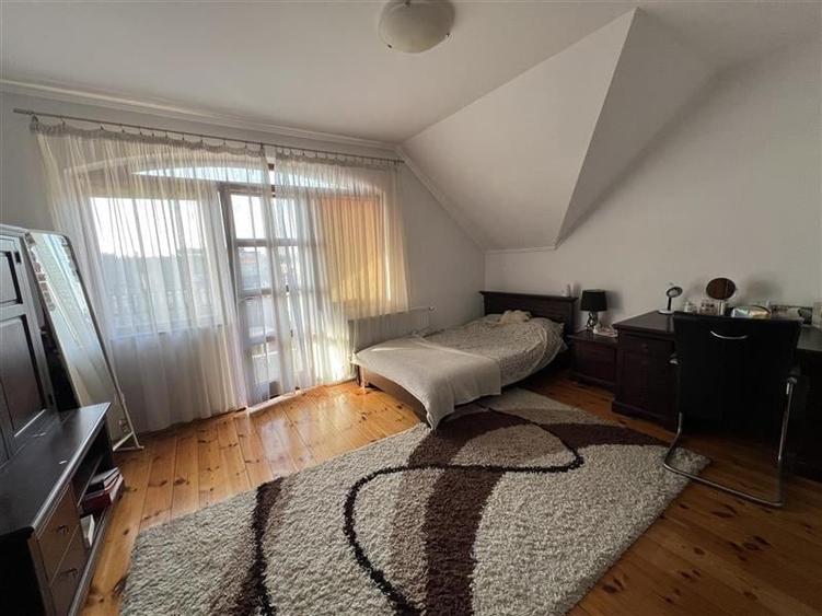 Casă individuală cu 6 camere cu Piscina în Dâmbu Pietros