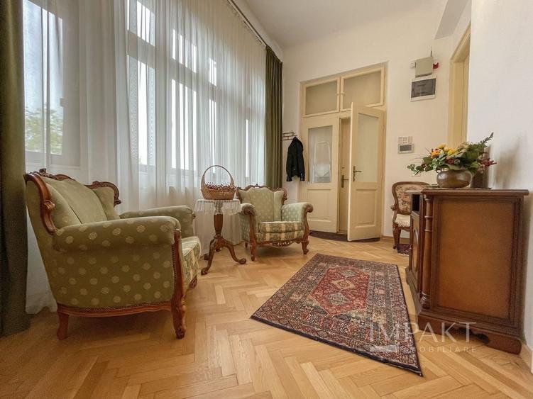 Apartament cu 3 camere semidecomandat, mobilat în Central