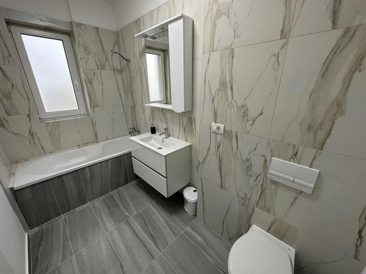 Apartament cu 3 camere decomandat în Aradului