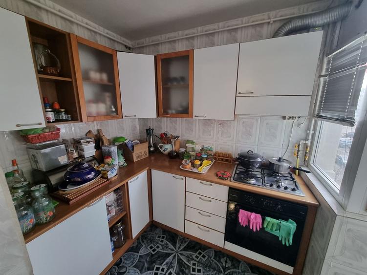 Apartament cu 4 camere decomandat, mobilat în Faleza Nord